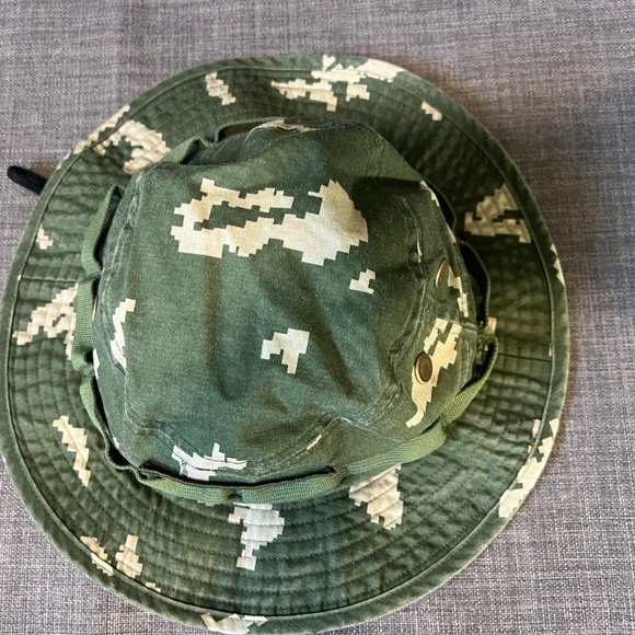 Supreme Camo Bucket Hat -  M/L - Picture 2 of 4